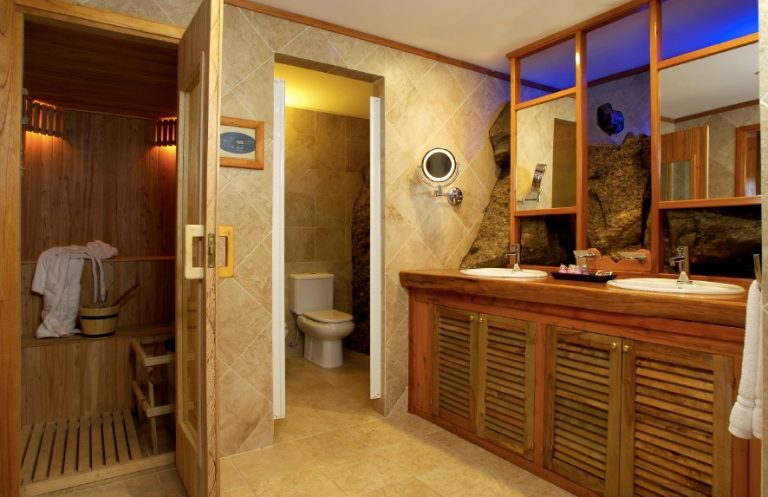 SUITE CHARMING CON SAUNA Y PIEDRA NATURAL A LA VISTA